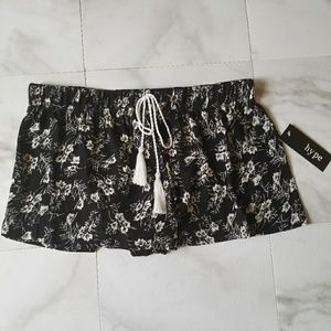 Floral print shorts size XL (8-9 US size)
